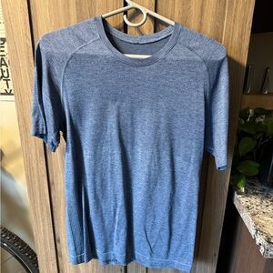 Lululemon Men’s Metal Vent Tech 1.0 shirt in blue, size small, great condition